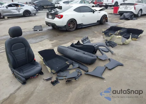 2018 Mercedes-Benz Glc 300 4Matic z USA, uszkodzony, nr VIN WDC0G4KB3JV044526